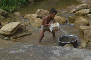 हेटौँडाको दुर्गम वडामा चुन मिसिएको पानीले रोगैरोग